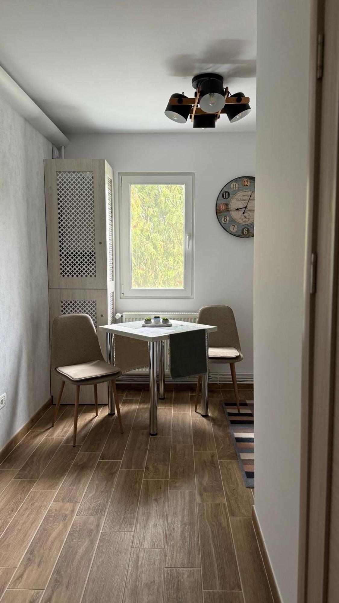 Xili'S Relax And Chill Apartment, Netflix, Peaceful Location In Brasov Bagian luar foto